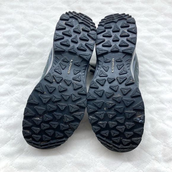 Women’s Lowa Toro Evo GTX Lo Hiking Sneakers - Picture 12 of 13
